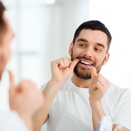 <strong>O fio dentário deve ser utilizado antes ou após a escovagem dentária?</strong>